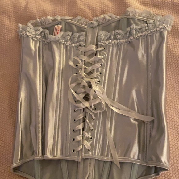 Bustier - Picture 6 of 10